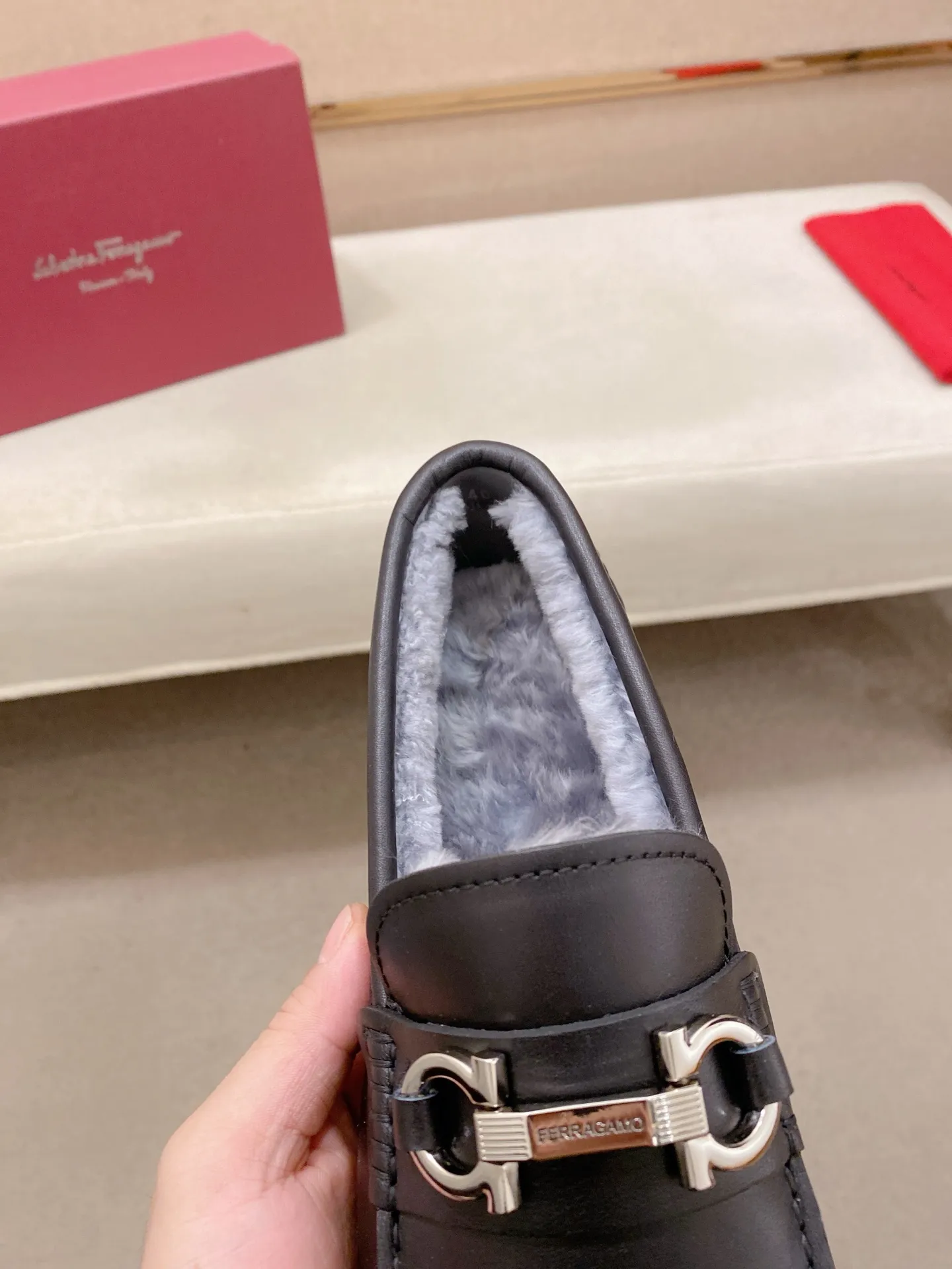 Factory price: 540💰High-end quality! Ferragamo🆕🆕Exclusive hot-selling products in stock🔥🔥New products on the shelves, high-quality Ferragamo men's pea shoes, high-end casual driving shoes, with complete packaging! 💪 💪 Material: imported first-layer cowhide 🐂 + imported high-quality wool lining + wear-resistant outsole 👍🏻👍🏻 Features: high-end and comfortable, purely handmade 🚀 🚀 Create the perfect shoes that suit you best 🔥 🔥 Size: (38-44) 45 standard size can be customized!